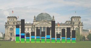 Eine Grafik der Zubauzahlen des dt. PV Ausbaus und der Bundestag im Hintergrund.